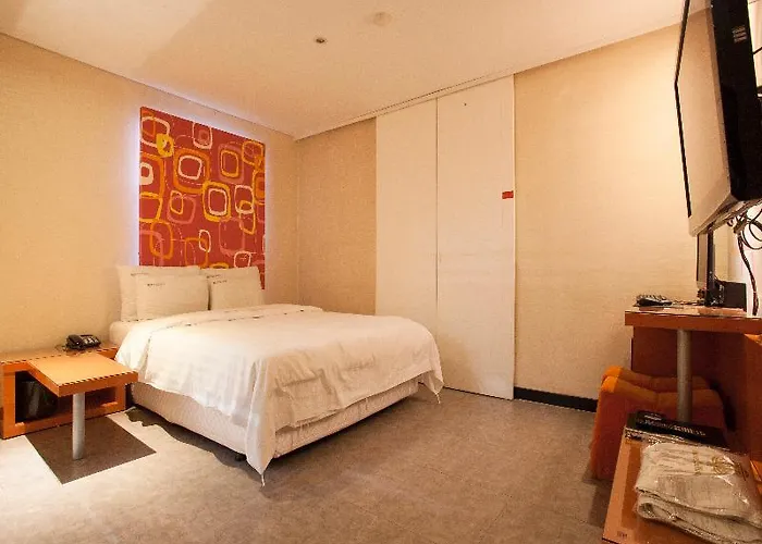 Hotel La Nuit 3*