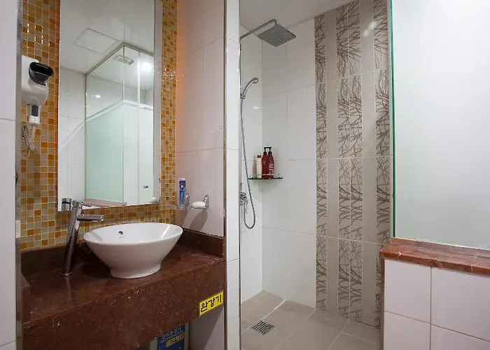 La Nuit Hotel 3*