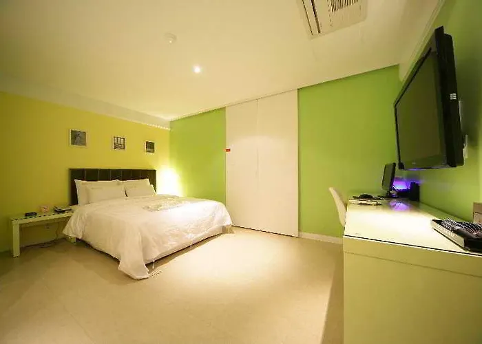 La Nuit Hotel