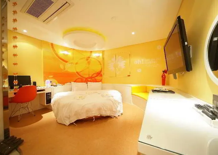 La Nuit Hotel